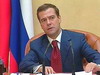 Медведев намерен лично контролировать обеспечение жильем военных